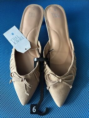 NWT Time and Tru Cream Suede Pointed-Toe Bow Kitten Mule 👑